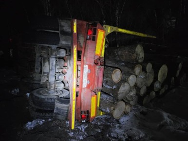 Девочка-подросток погибла под колесами грузовика в Приморье