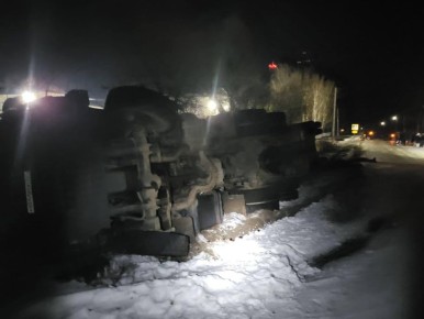 Тягач насмерть сбил школьницу и опрокинулся в кювет в Дальнереченском районе Приморского края