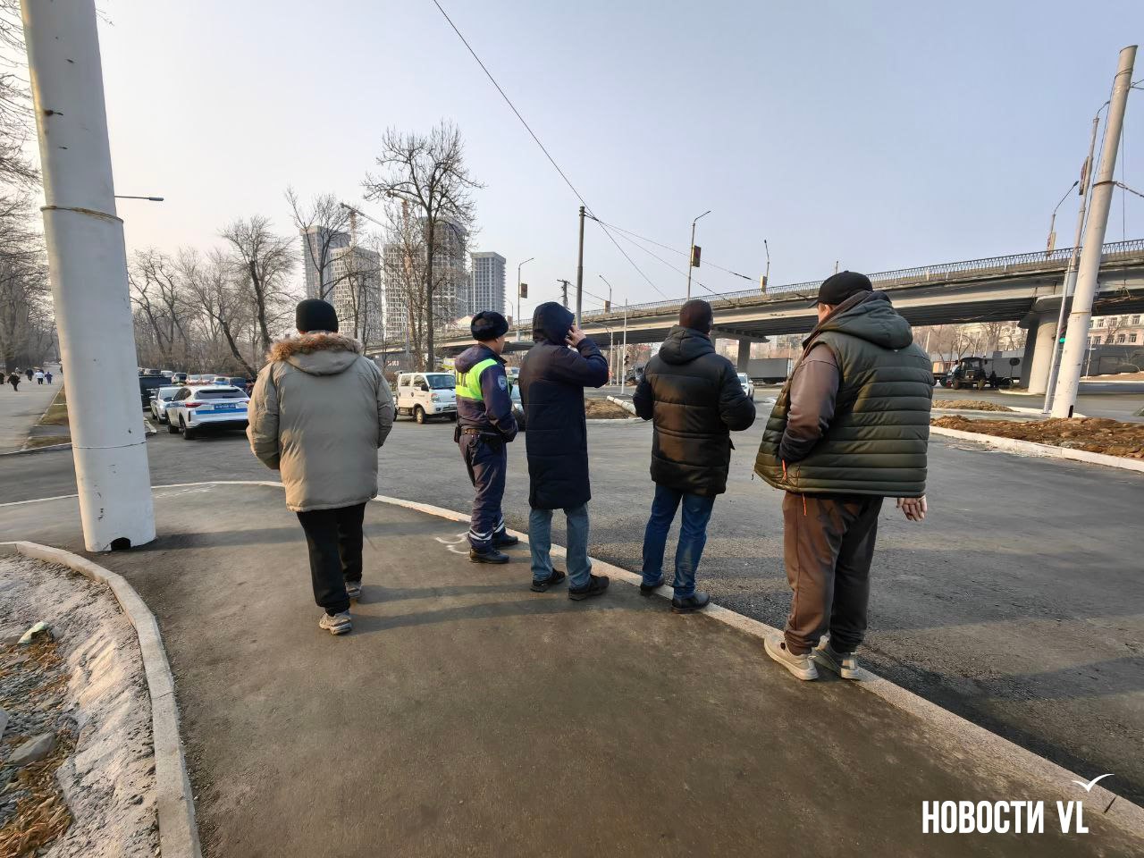 Новая схема движения на перекрёстке Русской и проспекта 100-леття Владивостока «сломала» водителей и сотрудников ГИБДД Новая схема движения на перекрёстке Русской и проспекта 100-леття Владивостока «сломала» водителей и сотрудников ГИБДД