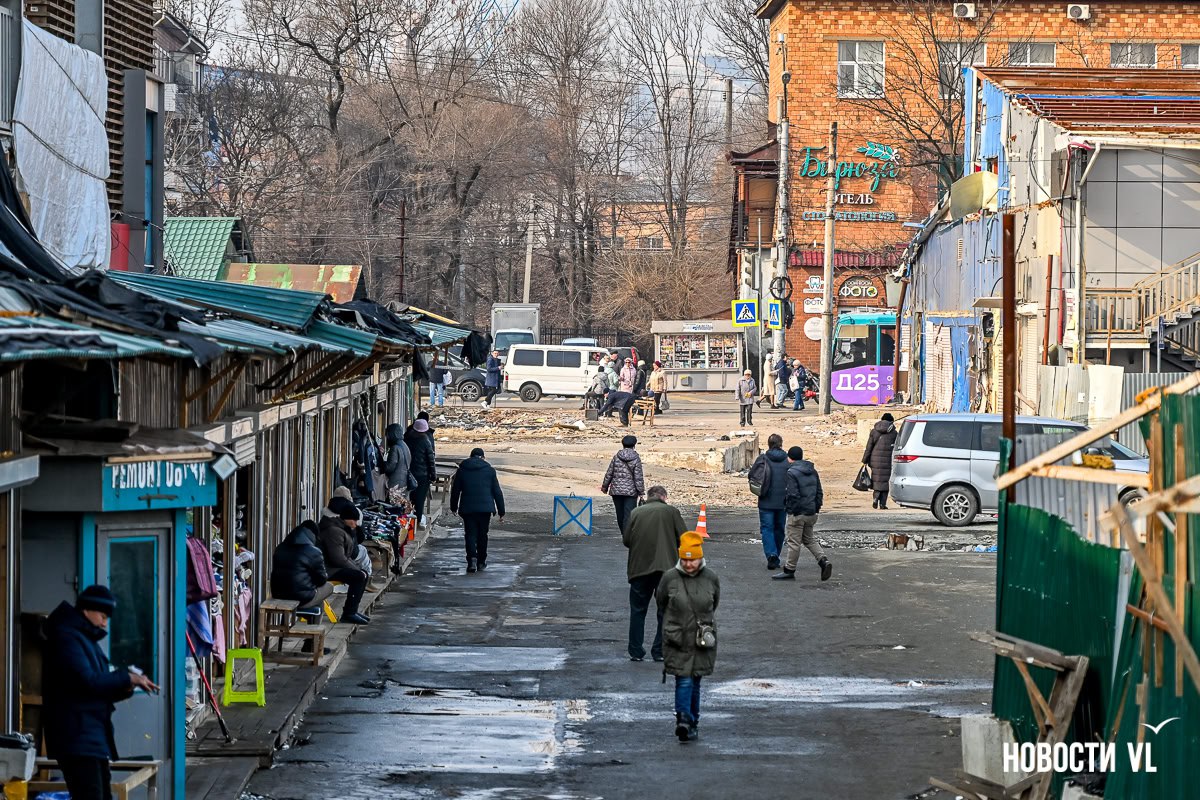 Спортивный рынок во Владивостоке превратился в пустыри с открытым доступом в заброшенные торговые центры