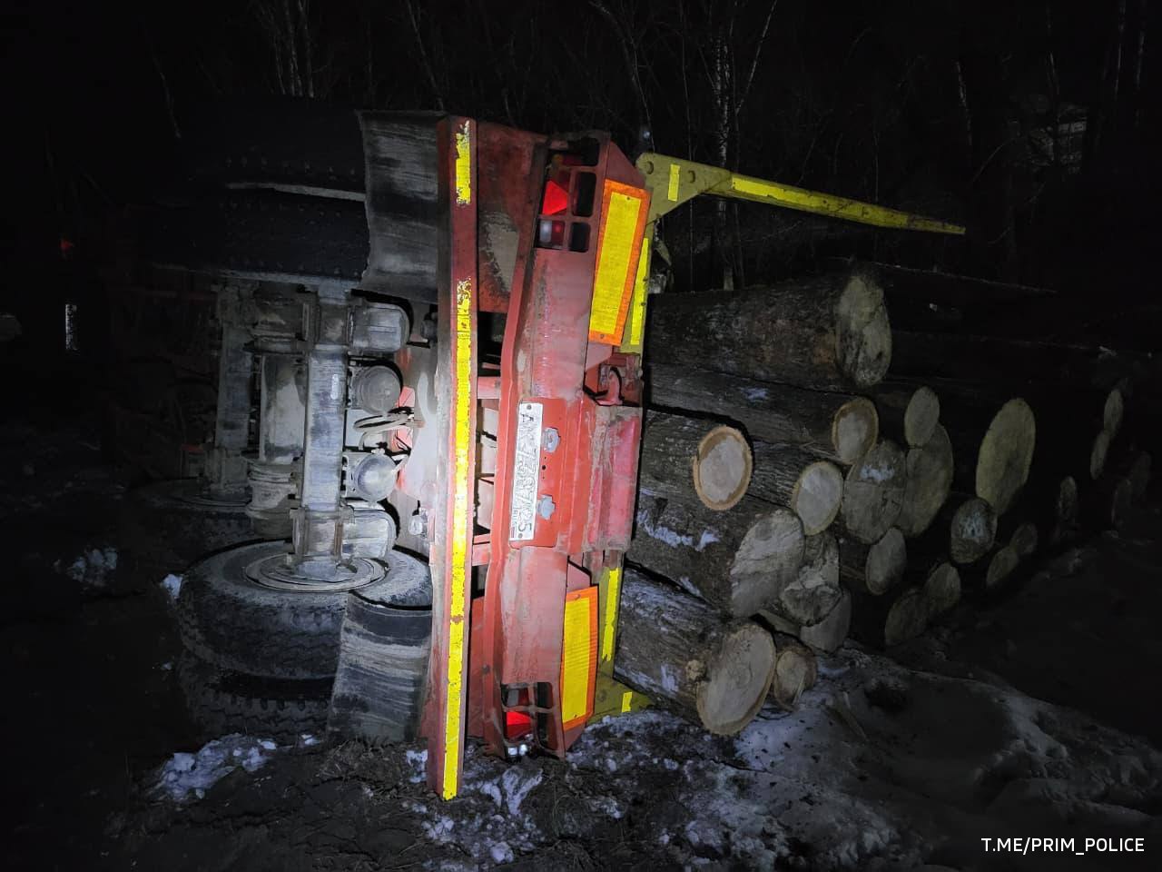 Тягач сбил 14-летнюю школьницу в Приморском крае, она скончалась на месте от полученных травм, сообщили в УМВД России по региону Тягач сбил 14-летнюю школьницу в Приморском крае, она скончалась на месте от полученных травм, сообщили в УМВД России по региону