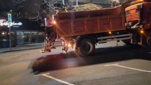 Городские службы Владивостока ликвидируют последствия непогоды