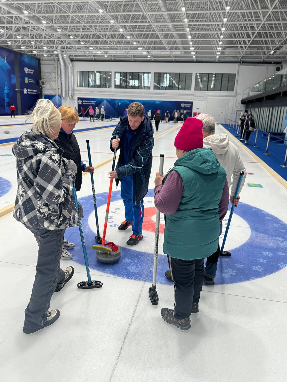 Приглашаем жителей Приморского края от 55 лет на бесплатное знакомство с кёрлингом Приглашаем жителей Приморского края от 55 лет на бесплатное знакомство с кёрлингом