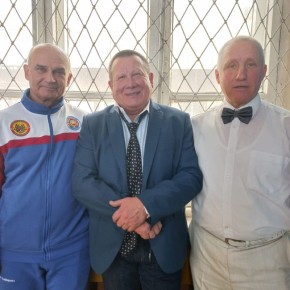 25 ноября день рождение отмечает президент Федерации сумо Приморского края, мастер спорта СССР по самбо Сергей Валентинович Аксёнов