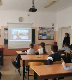 Уссурийские транспортные полицейские поговорили со школьниками о безопасности на объектах железнодорожного транспорта