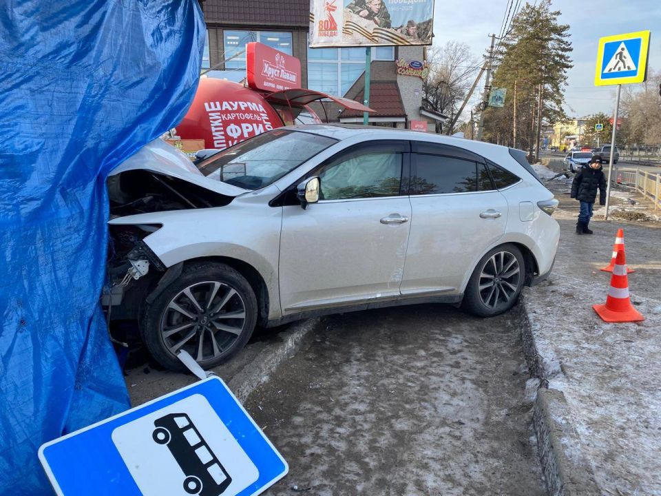 12Госавтоинспекция работает на месте ДТП в Лесозаводске Приморского края