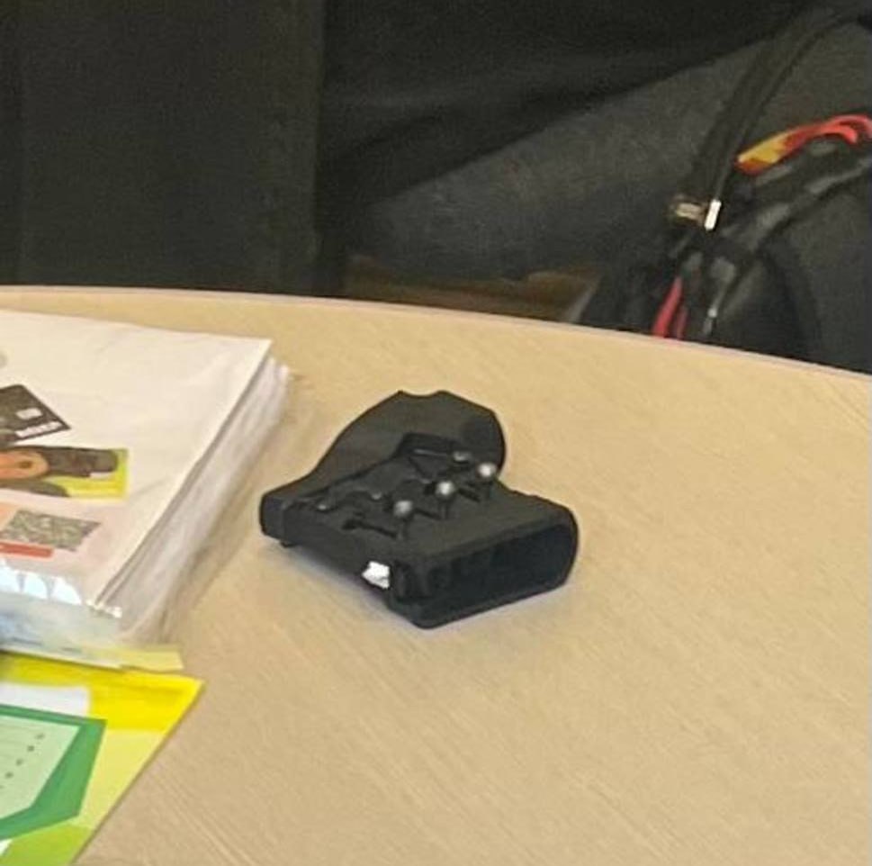 Школьник устроил стрельбу из газового пистолета в гимназии во Владивостоке