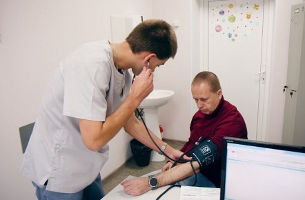 В государственных медучреждениях Приморья участники и ветераны СВО могут пройти расширенную диспансеризацию и реабилитацию вне очереди