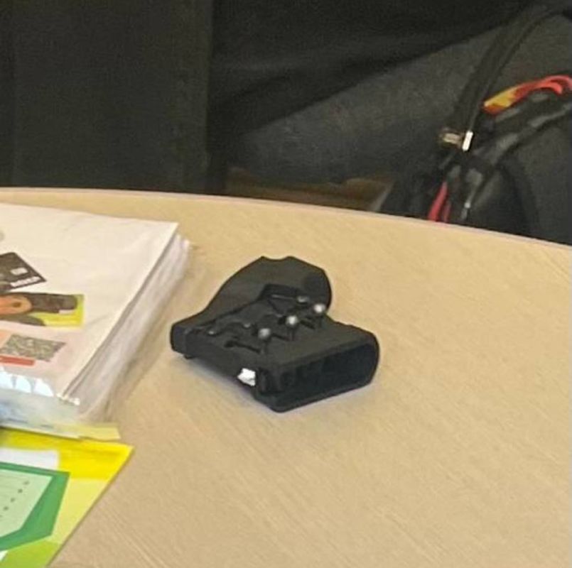 Подросток устроил стрельбу из газового пистолета в школе во Владивостоке