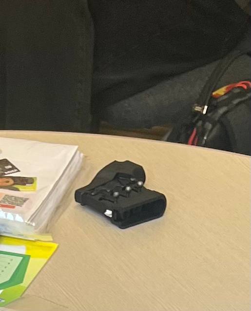 Стрельбу из газового пистолета устроил школьник в гимназии во Владивостоке, сообщают местные СМИ