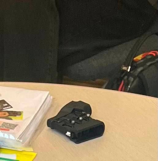 Школьник устроил стрельбу из газового пистолета прямо во время урока во Владивостоке