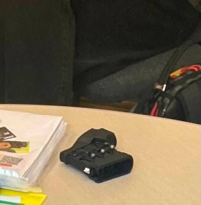 Школьник устроил стрельбу из газового пистолета прямо во время урока во Владивостоке