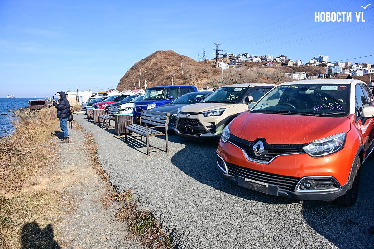 Прибывшие морем иномарки захватывают улицы Владивостока, начиная с Токаревского маяка Прибывшие морем иномарки захватывают улицы Владивостока, начиная с Токаревского маяка