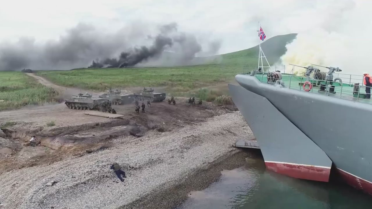 Дорогие морские пехотинцы. Сегодня, 27 ноября – особая дата в истории Отечества, ведь в этот день исполняется 320 лет со Дня образования легендарной морской пехоты России