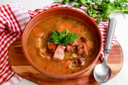 Борщ по-молдавски: уютный суп с необычным ингредиентом