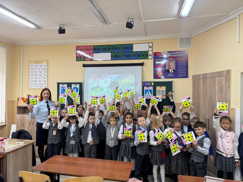 В Уссурийске сотрудники Госавтоинспекции напомнили школьникам о важности использования светоотражающих элементов на одежде В Уссурийске сотрудники Госавтоинспекции напомнили школьникам о важности использования светоотражающих элементов на одежде