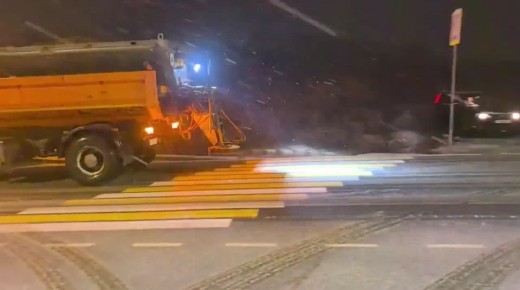 Спецтехника работает сейчас на улицах Владивостока