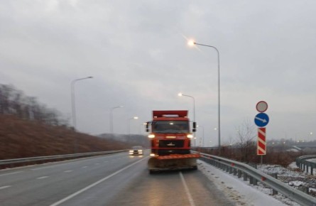 Очистку проезжей части от снега выполняли специалисты филиала «Шкотовский»: