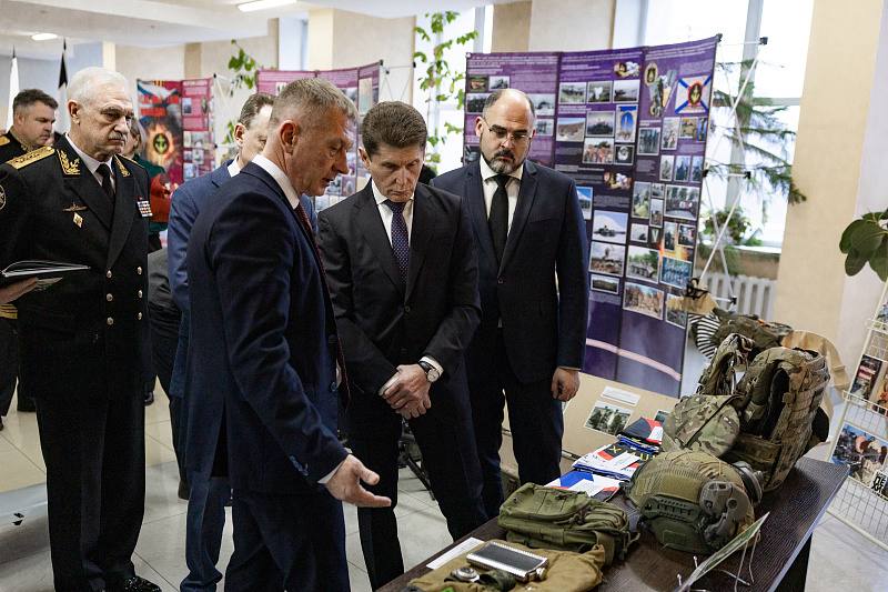 Во Владивостоке отмечают 320-летие со дня образования морской пехоты Во Владивостоке отмечают 320-летие со дня образования морской пехоты