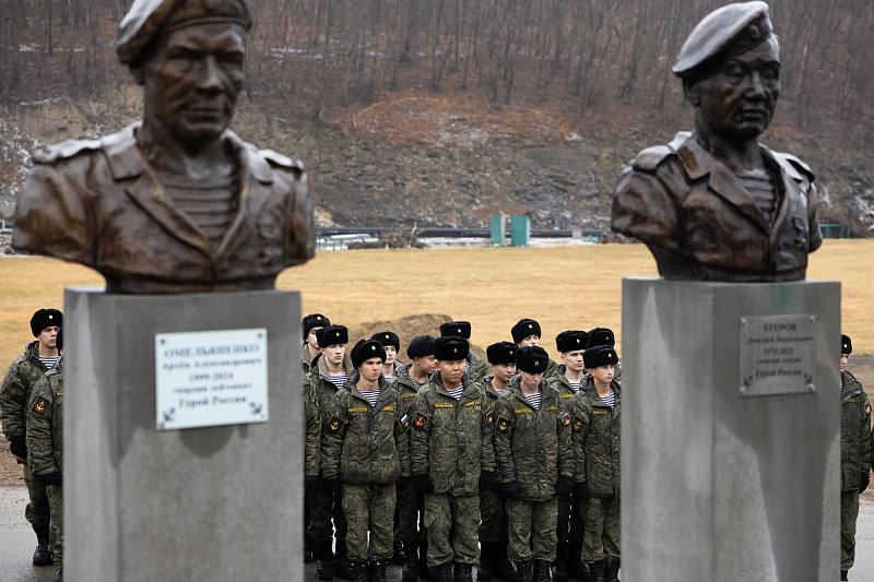 Во Владивостоке отмечают 320-летие со дня образования морской пехоты Во Владивостоке отмечают 320-летие со дня образования морской пехоты