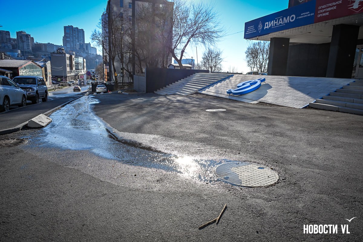На улице Западной протекла канализация – ночью река может превратиться в каток На улице Западной протекла канализация – ночью река может превратиться в каток