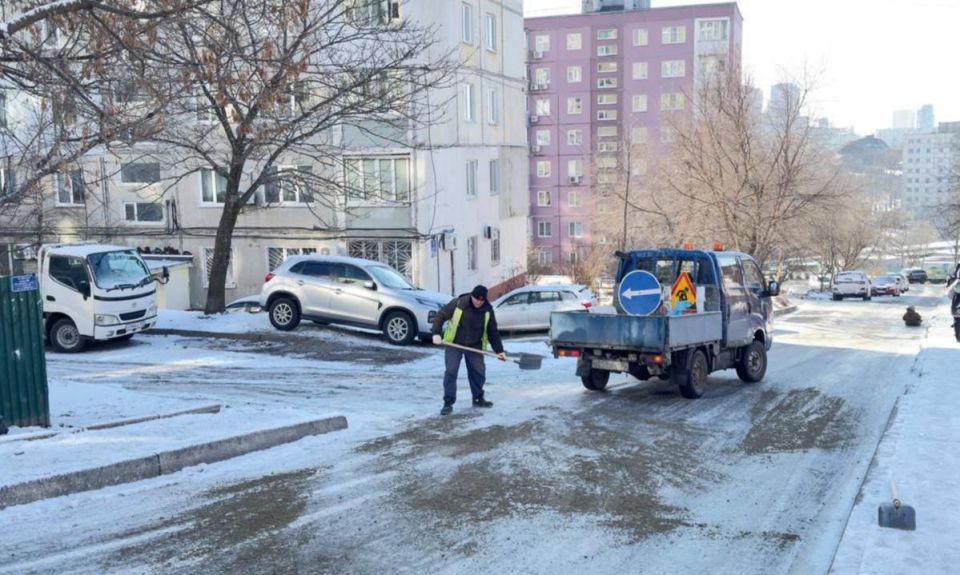 Дорожники городской службы продолжают ликвидацию последствий непогоды
