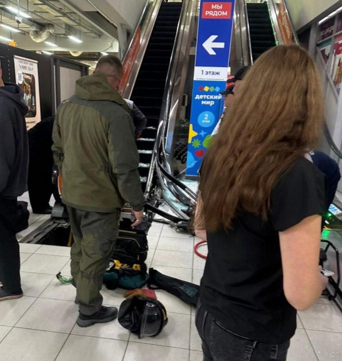 Уголовное дело возбудили в Приморье после того, как руку четырёхлетней девочки затянуло в эскалатор в ТЦ Уголовное дело возбудили в Приморье после того, как руку четырёхлетней девочки затянуло в эскалатор в ТЦ