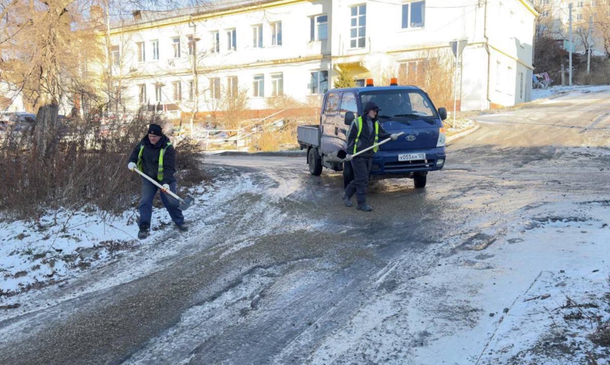 Дорожники городской службы продолжают ликвидацию последствий непогоды Дорожники городской службы продолжают ликвидацию последствий непогоды