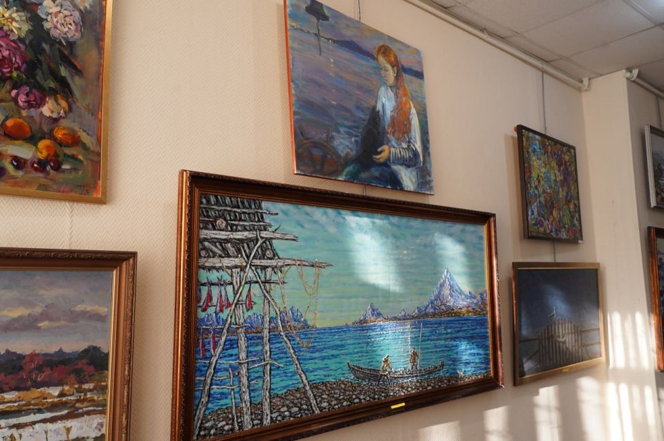 Прикосновение к прекрасному: в Уссурийске открылась выставка местных художников