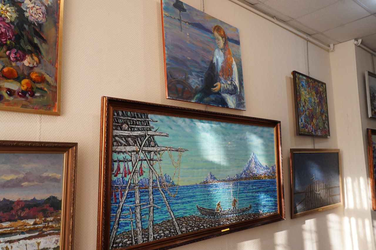 Прикосновение к прекрасному: в Уссурийске открылась выставка местных художников