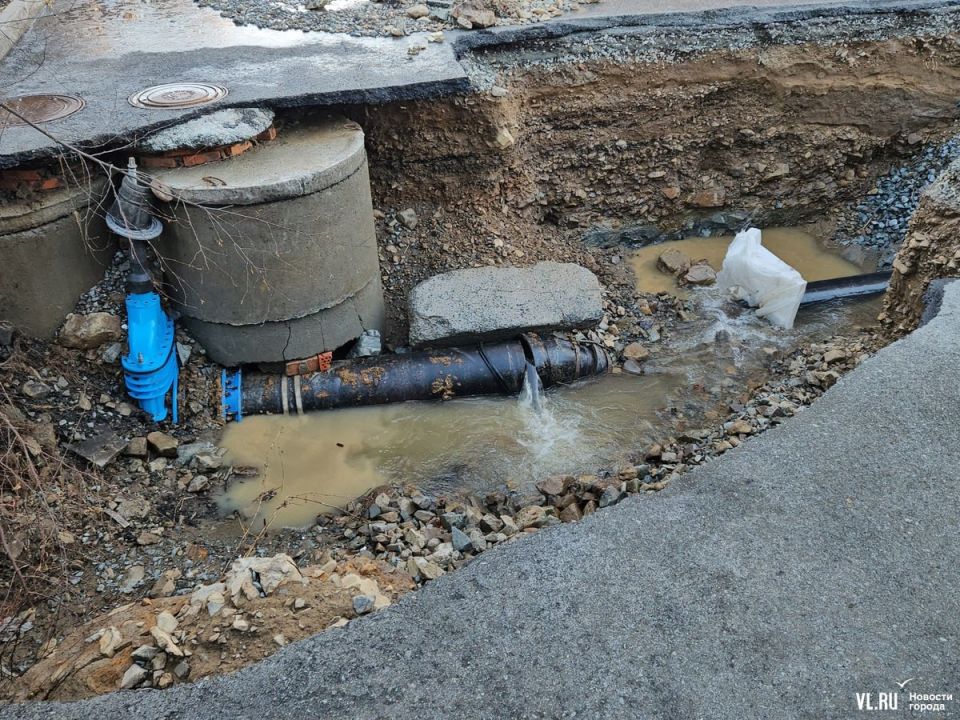 «Примводоканал» приступил к постепенному восстановлению подачи холодной воды в Снеговой Пади после аварии