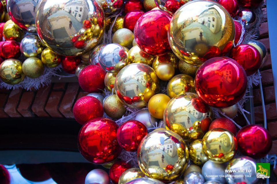 Предпринимателей дальневосточной столицы приглашают принять участие в конкурсе на лучшее художественное оформление входной зоны к Новому году и Рождеству