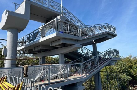 В пригороде Владивостока в субботу, 29 ноября, начнётся установка пролётного строения нового пешеходного перехода, расположенного рядом с остановкой «Весенняя»