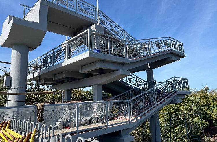 В пригороде Владивостока в субботу, 29 ноября, начнётся установка пролётного строения нового пешеходного перехода, расположенного рядом с остановкой «Весенняя»