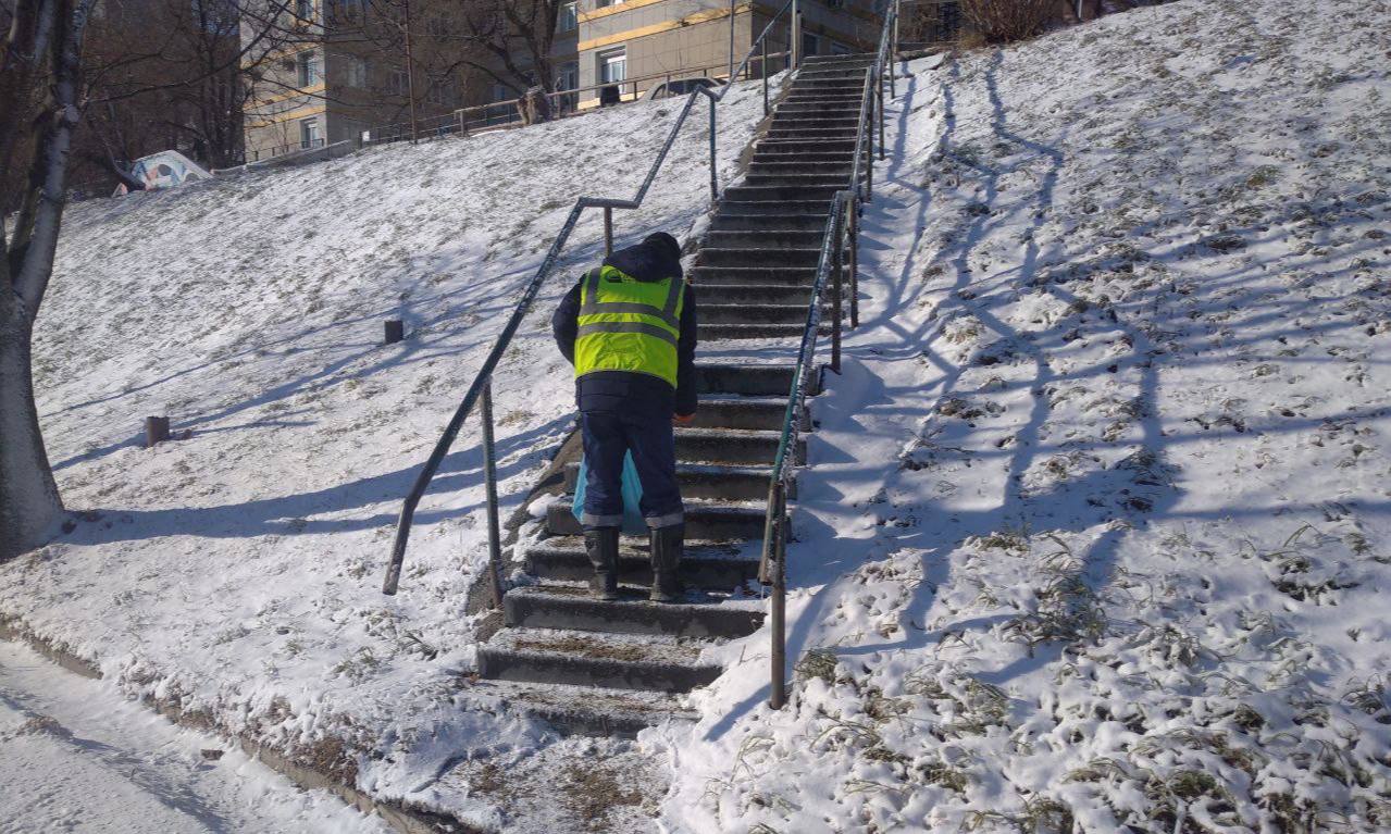 Дорожники городской службы продолжают ликвидацию последствий непогоды Дорожники городской службы продолжают ликвидацию последствий непогоды