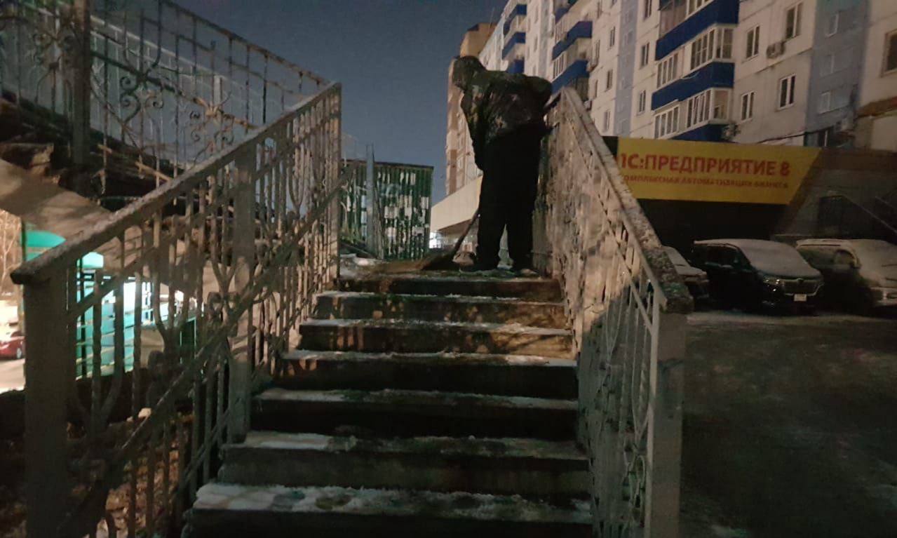 Дорожные службы Владивостока в круглосуточном режиме ликвидируют последствия снегопада и гололедицы Дорожные службы Владивостока в круглосуточном режиме ликвидируют последствия снегопада и гололедицы