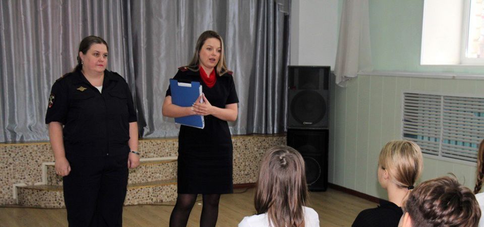 Транспортные полицейские Уссурийска провели беседы в учащимися 133-й гимназии о так называемом буллинге и мелком хулиганстве