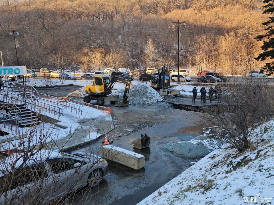 «Примводоканал» организовал регулярный подвоз питьевой воды специальными автомобилями по адресу: ул. Адмирала Горшкова, 34-36