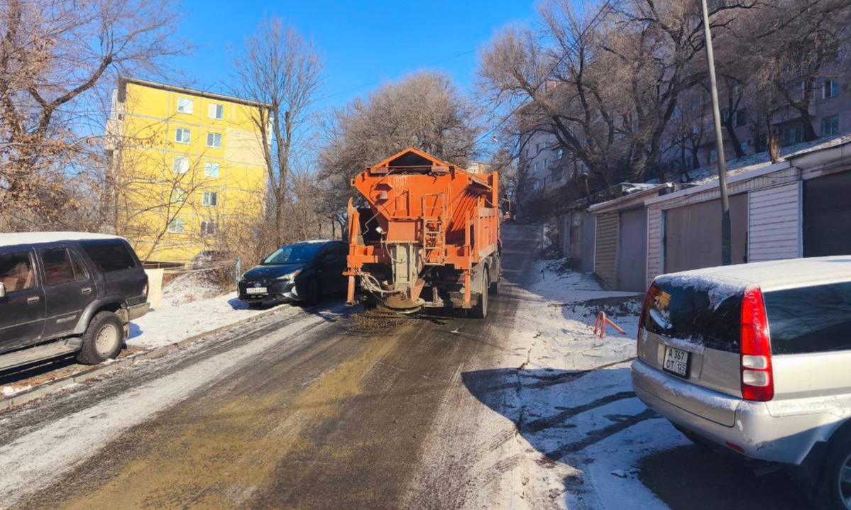 Дорожники городской службы продолжают ликвидацию последствий непогоды Дорожники городской службы продолжают ликвидацию последствий непогоды