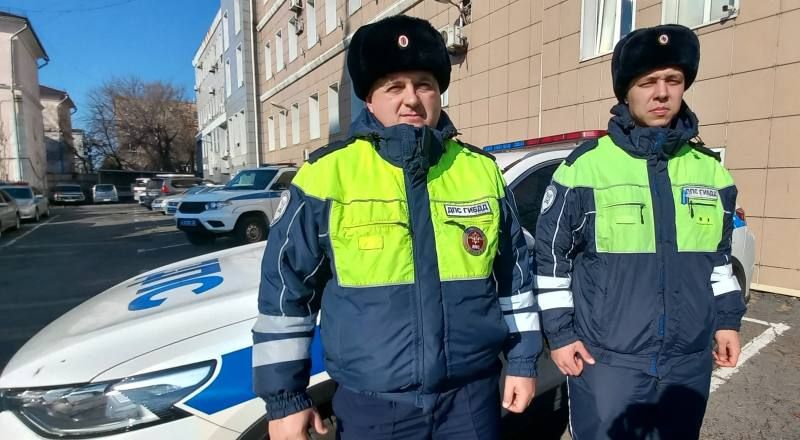 Сотрудники Госавтоинспекции Владивостока оперативно сопроводили в медицинское учреждение женщину, у которой начались роды