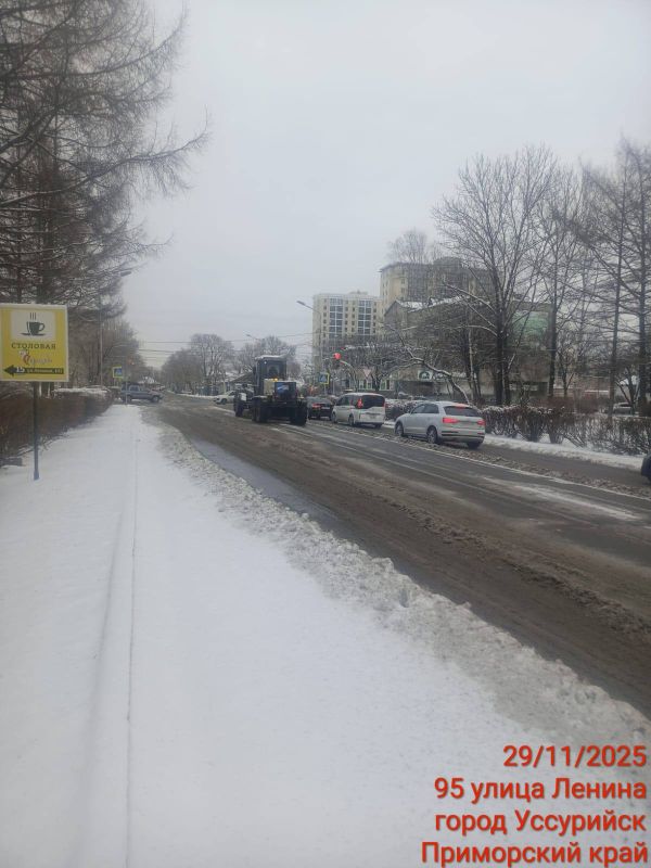 Евгений Корж: Спецтехника продолжает работать на улицах Уссурийска