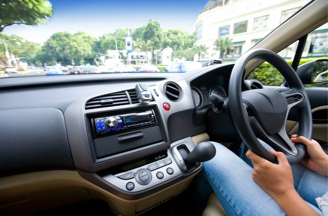 Во Владивостоке суд поддержал Росаккредитацию: ввоз праворульных и гибридных авто в РФ фактически запрещён