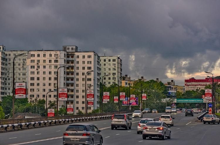 Арбитражный суд Приморского края поставил крест на ввозе в Россию праворульных и гибридных автомобилей