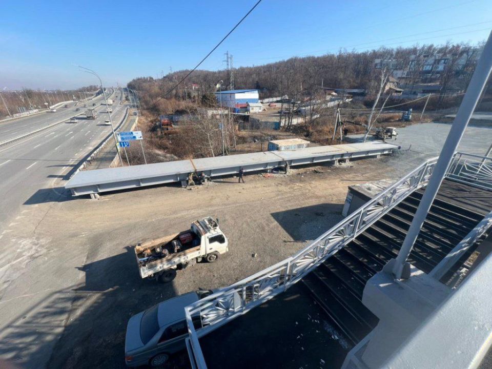 Минтранс Приморья напоминает, что сегодня в 22 часа в районе Весенней начнут монтировать балку виадука