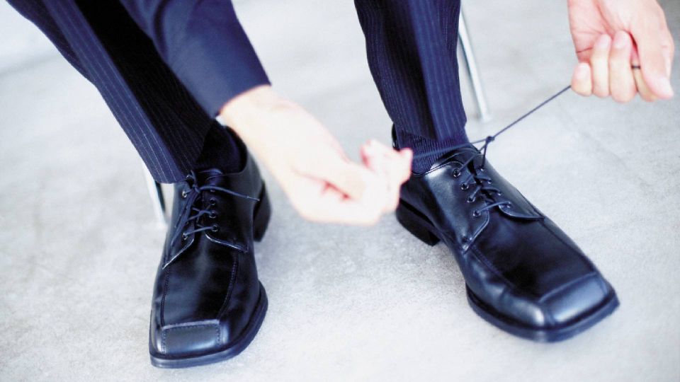 Шнурки на новых ботинках не будут постоянно развязываться: используйте простую хитрость