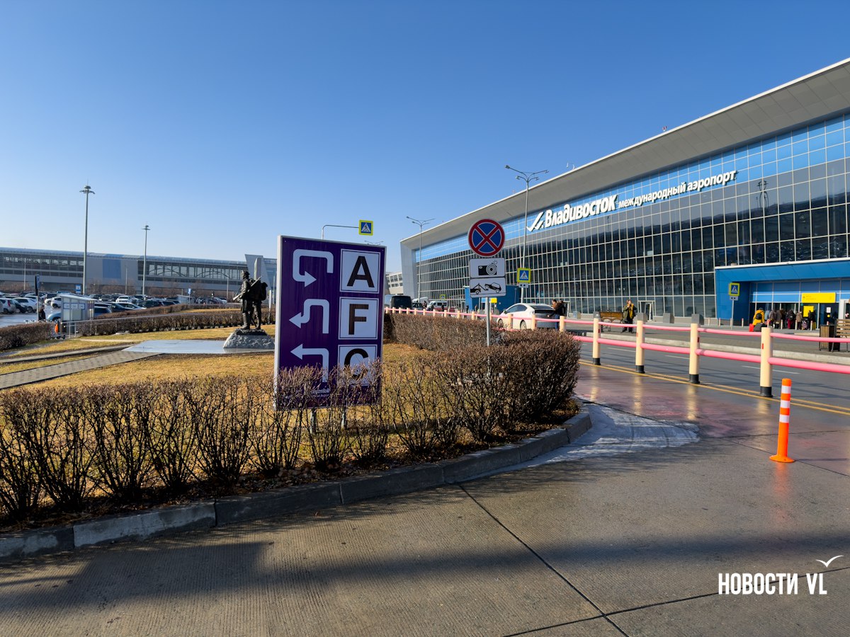 Из-за непонятных схем и отсутствия цен водители не знают, во сколько обойдётся парковка в аэропорту Владивостока
