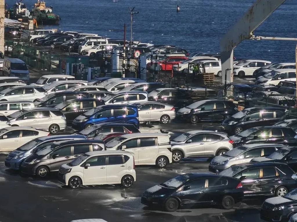 На Дальнем Востоке продолжают круглосуточно оформлять автомобили физических лиц