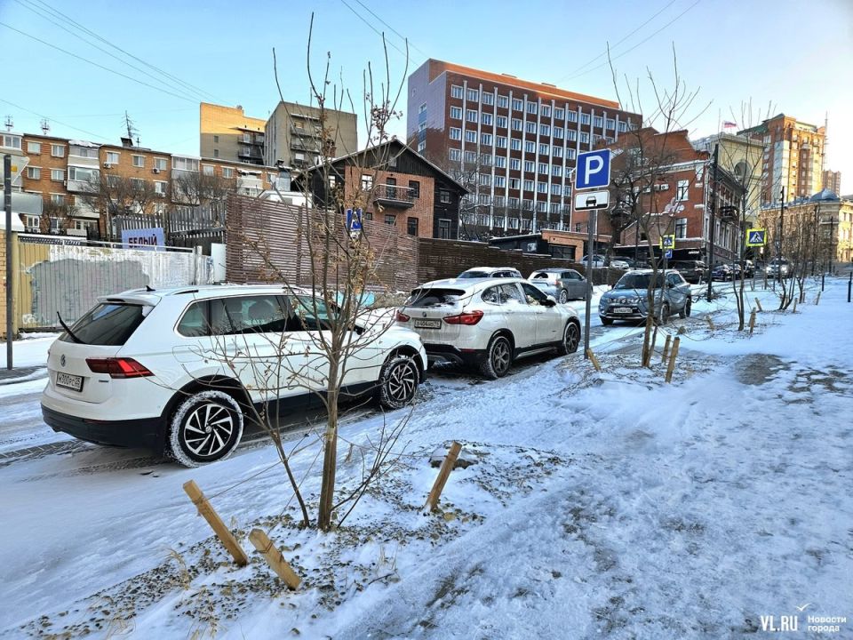 Улицу Мордовцева открыли после реконструкции, но пока не почистили Улицу Мордовцева открыли после реконструкции, но пока не почистили