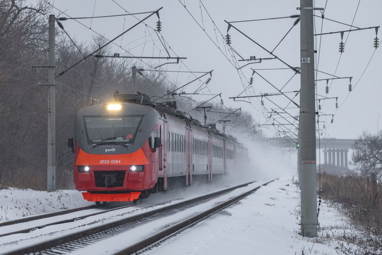 В связи с непогодой и ожидаемым ростом пассажиропотока, по согласованию с Министерством транспорта и дорожного хозяйства Приморского края, принято решение увеличить составность электропоездам, следующим в направлении Мыса...