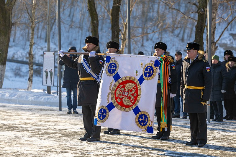 155-ю бригаду морской пехоты Тихоокеанского флота преобразовали в 55-ю гвардейскую «Курскую» дивизию морской пехоты орденов Жукова, Суворова имени дважды Героя РФ Михаила Гудкова 155-ю бригаду морской пехоты Тихоокеанского флота преобразовали в 55-ю гвардейскую «Курскую» дивизию морской пехоты орденов Жукова, Суворова имени дважды Героя РФ Михаила Гудкова
